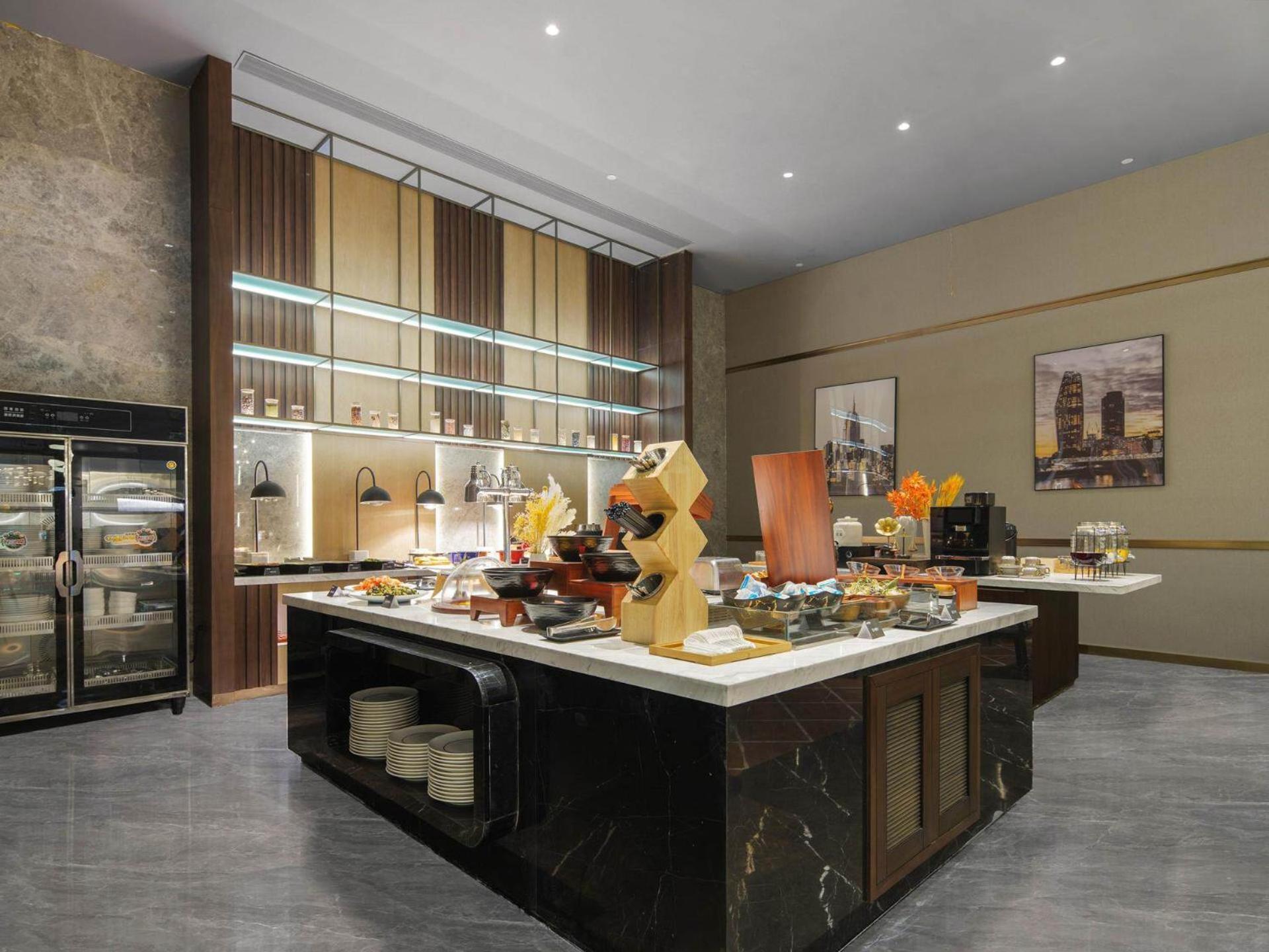Park Inn By Radisson Nanchong Yilong Star City Plaza Εξωτερικό φωτογραφία