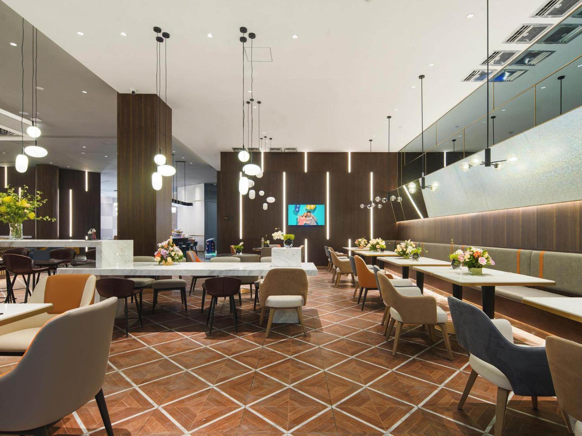 Park Inn By Radisson Nanchong Yilong Star City Plaza Εξωτερικό φωτογραφία